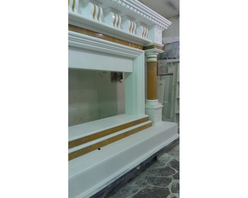 КП-16718 Эксклюзивный каминный портал из оникса и белоснежного мрамора
